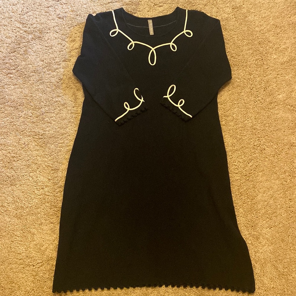 like new hannah anderson dress with white swirl design